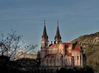 Basilica_de_Covadonga_de_formigo.jpg
