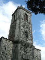 Torre_iglesia_Vidiago_[Pepe_Gion].jpg